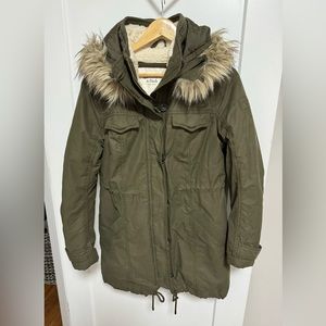 Abercrombie Winter Parka Coat Women’s Size Large Removable Fur Hood Midi Length